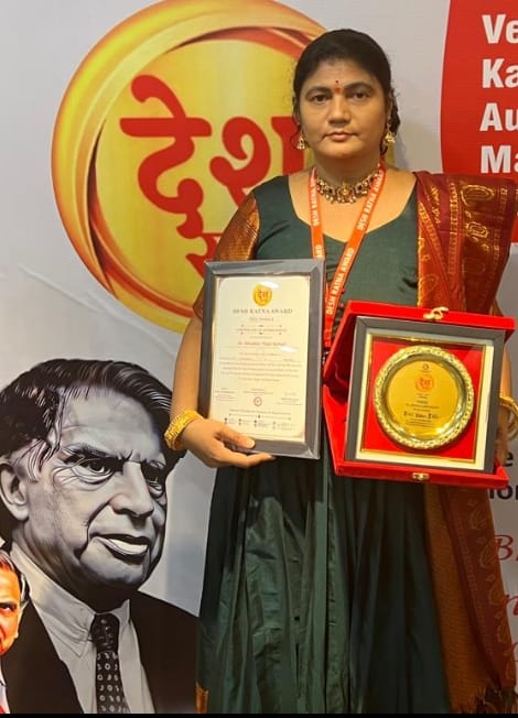 Dr. Thejo Kumari Amudala Honored with the Prestigious Desh Ratna Award for Outstanding Social Services